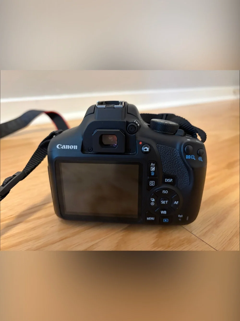 Canon DSLR Camera in Black with Zoom Lens